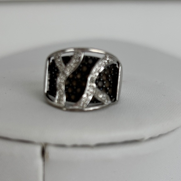 Elegant Sterling Silver Ring w/ Brown & White Crystals – Size 7 Statement Band